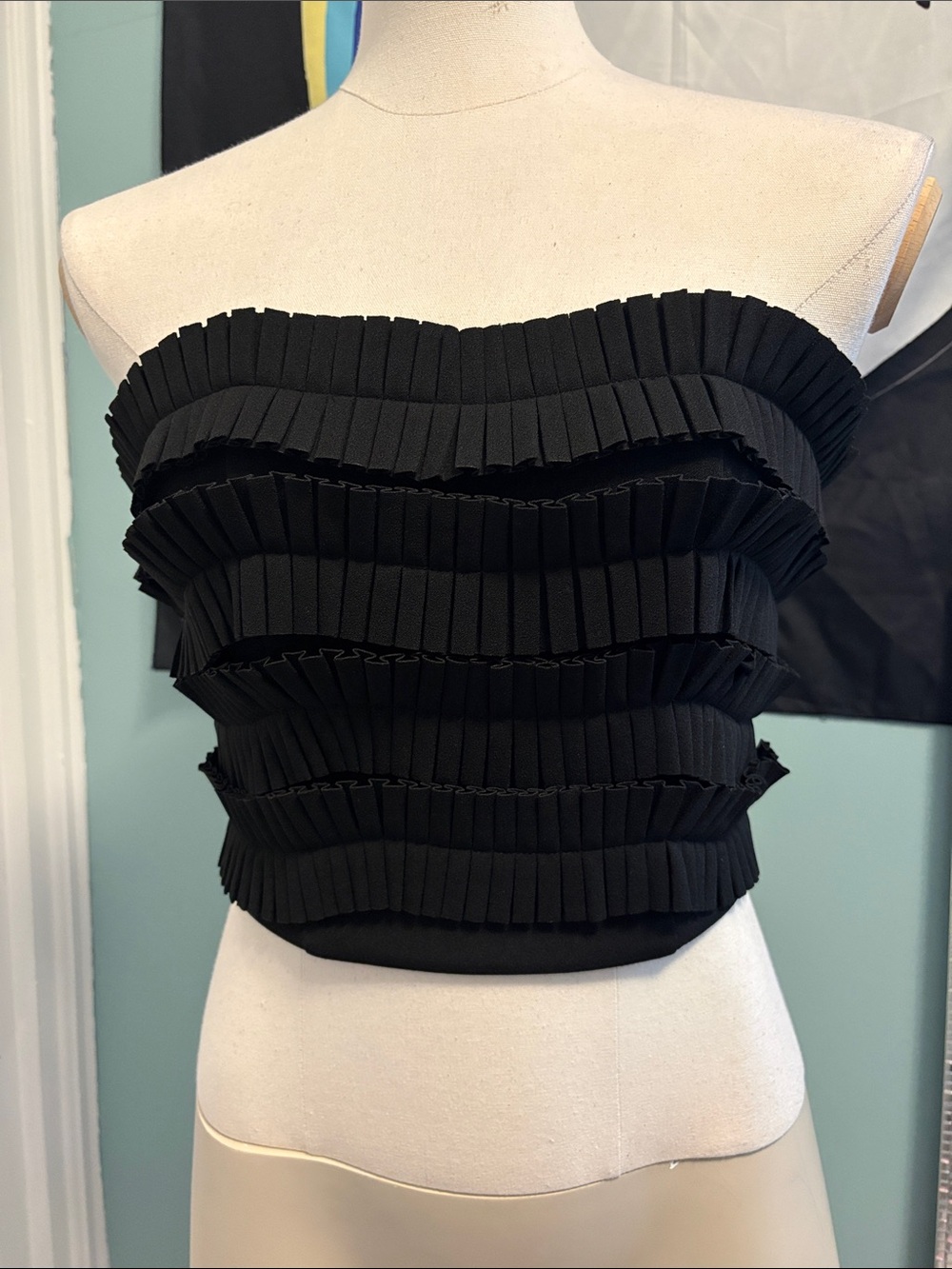 DO+BE Black Strapless Pleated Ruffle Crop Top
